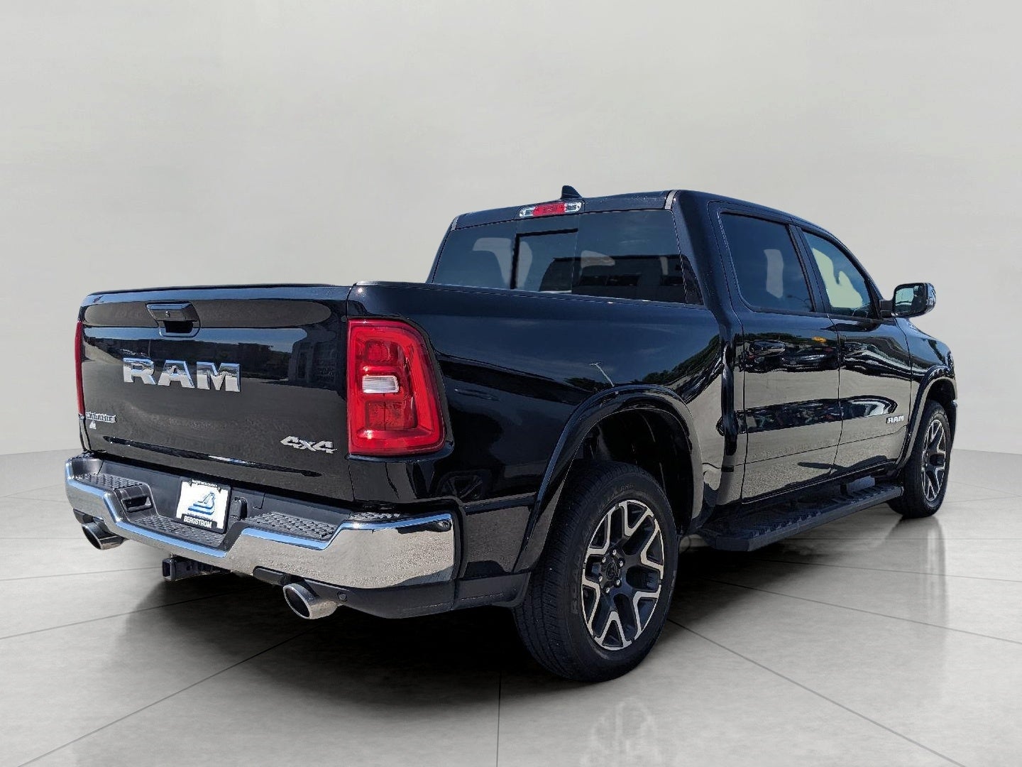 2025 RAM 1500 Laramie 4x4 Crew Cab 5'7 Box
