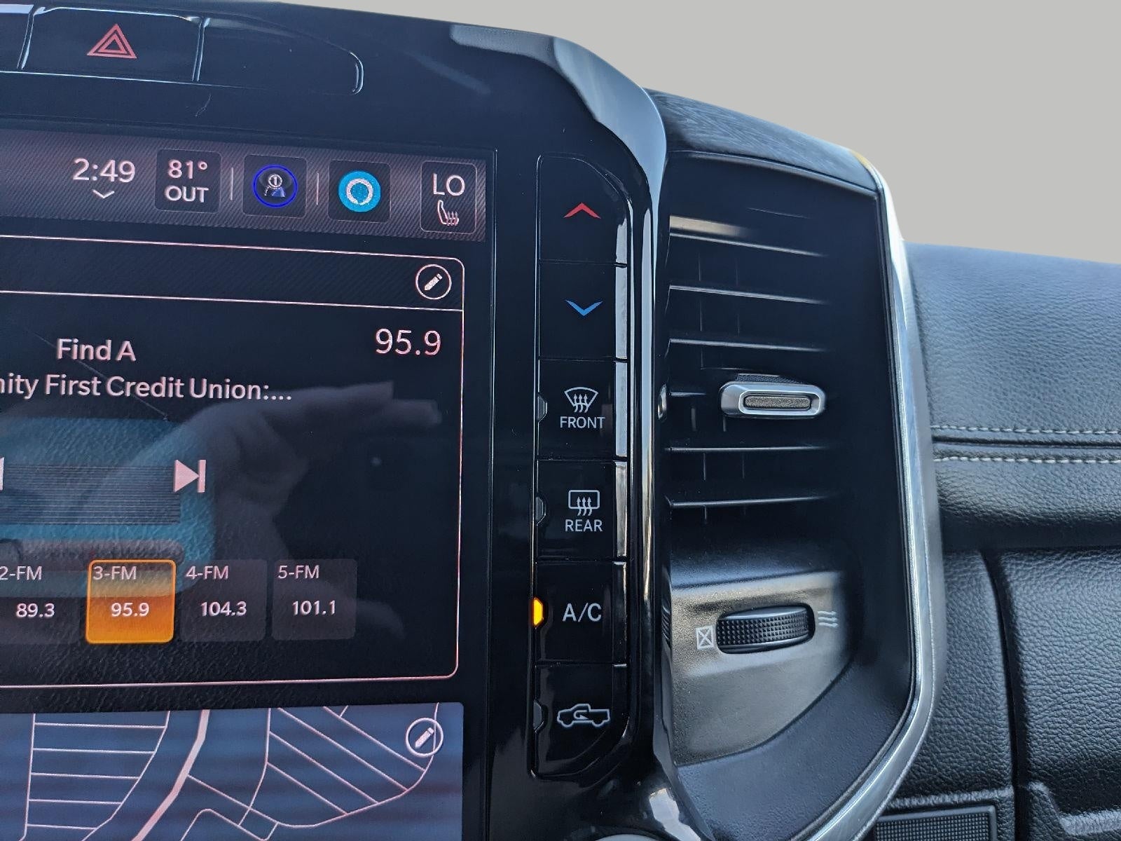 2025 RAM 1500 Laramie 4x4 Crew Cab 5'7 Box