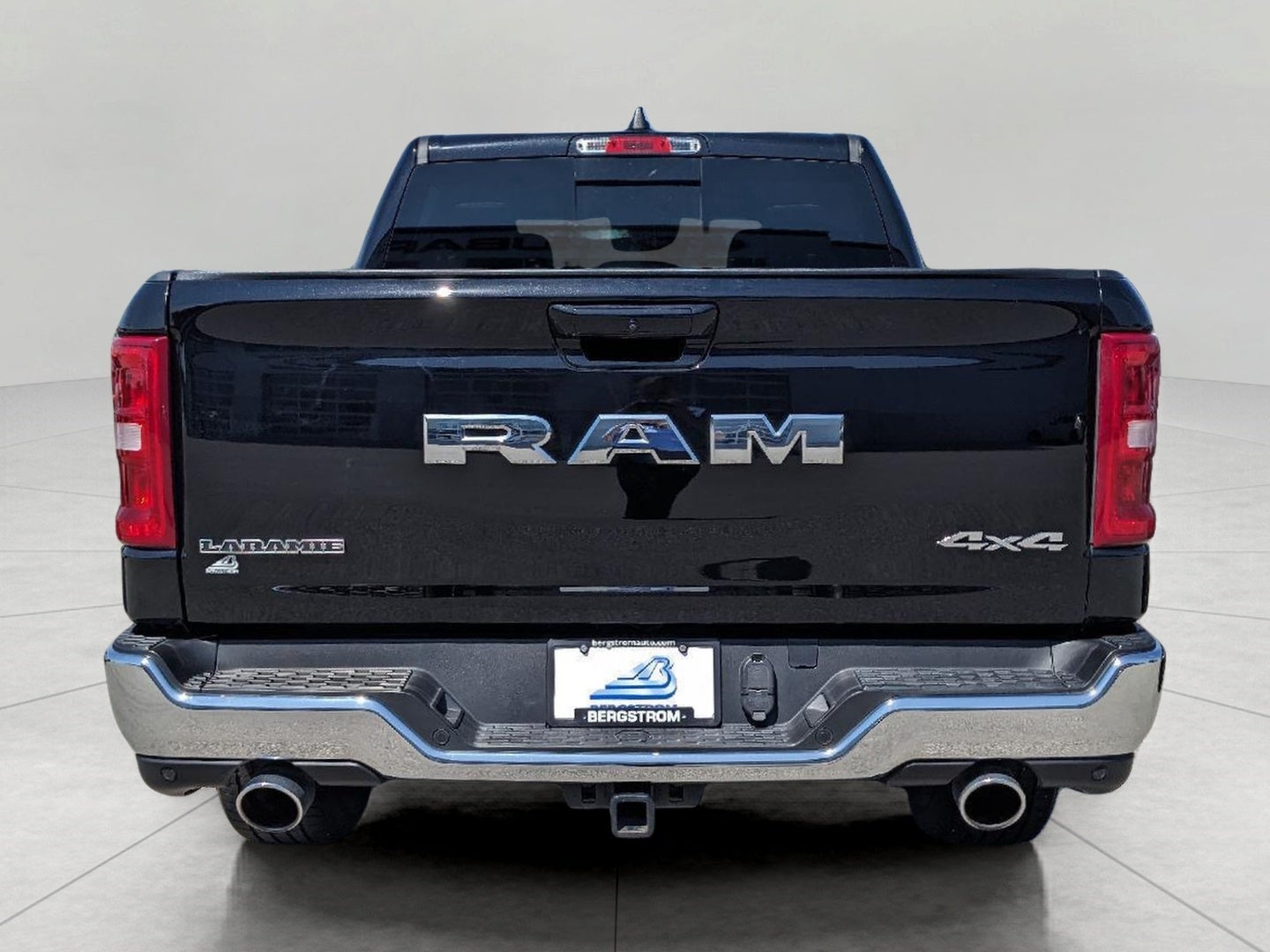 2025 RAM 1500 Laramie 4x4 Crew Cab 5'7 Box
