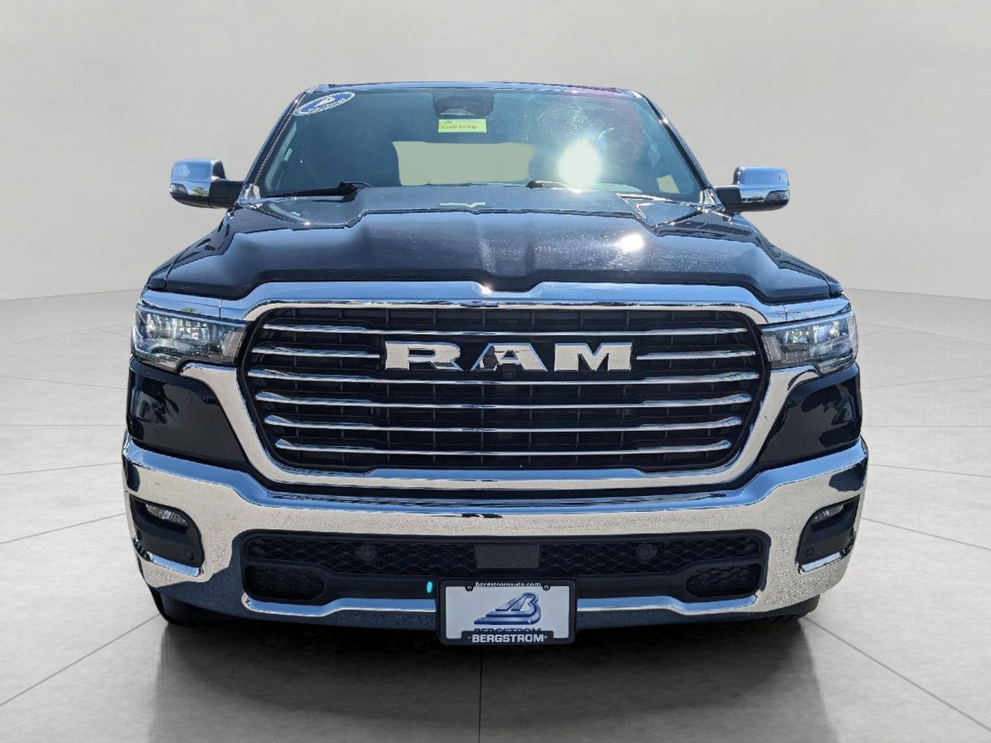 2025 RAM 1500 Laramie 4x4 Crew Cab 5'7 Box