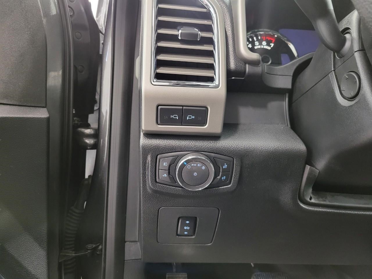 2015 Ford F-150 4WD SuperCrew 145 Lariat