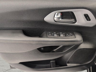 2025 Chrysler Pacifica Hybrid Select FWD