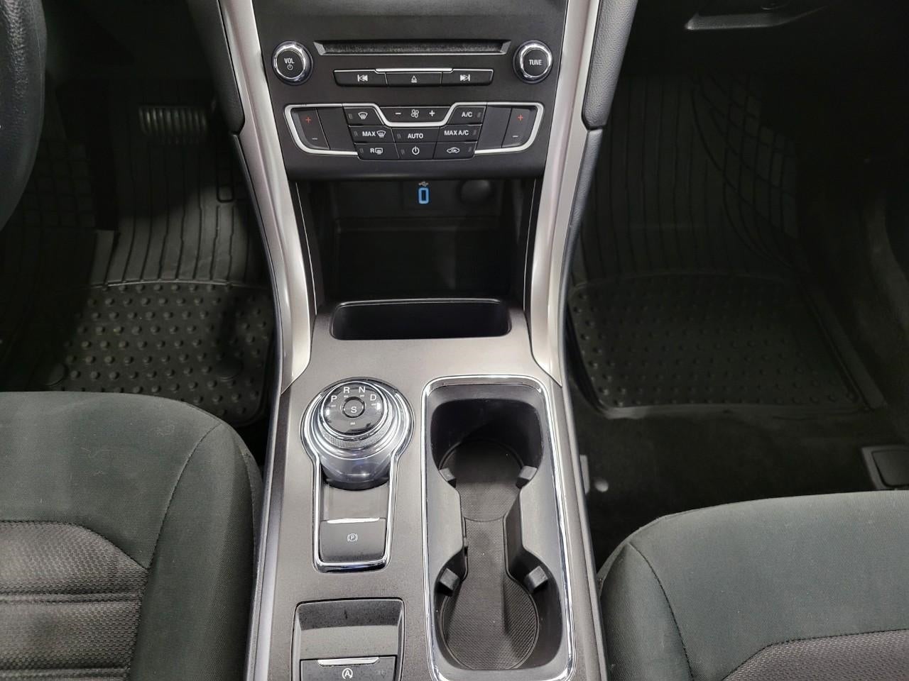 2017 Ford Fusion SE FWD