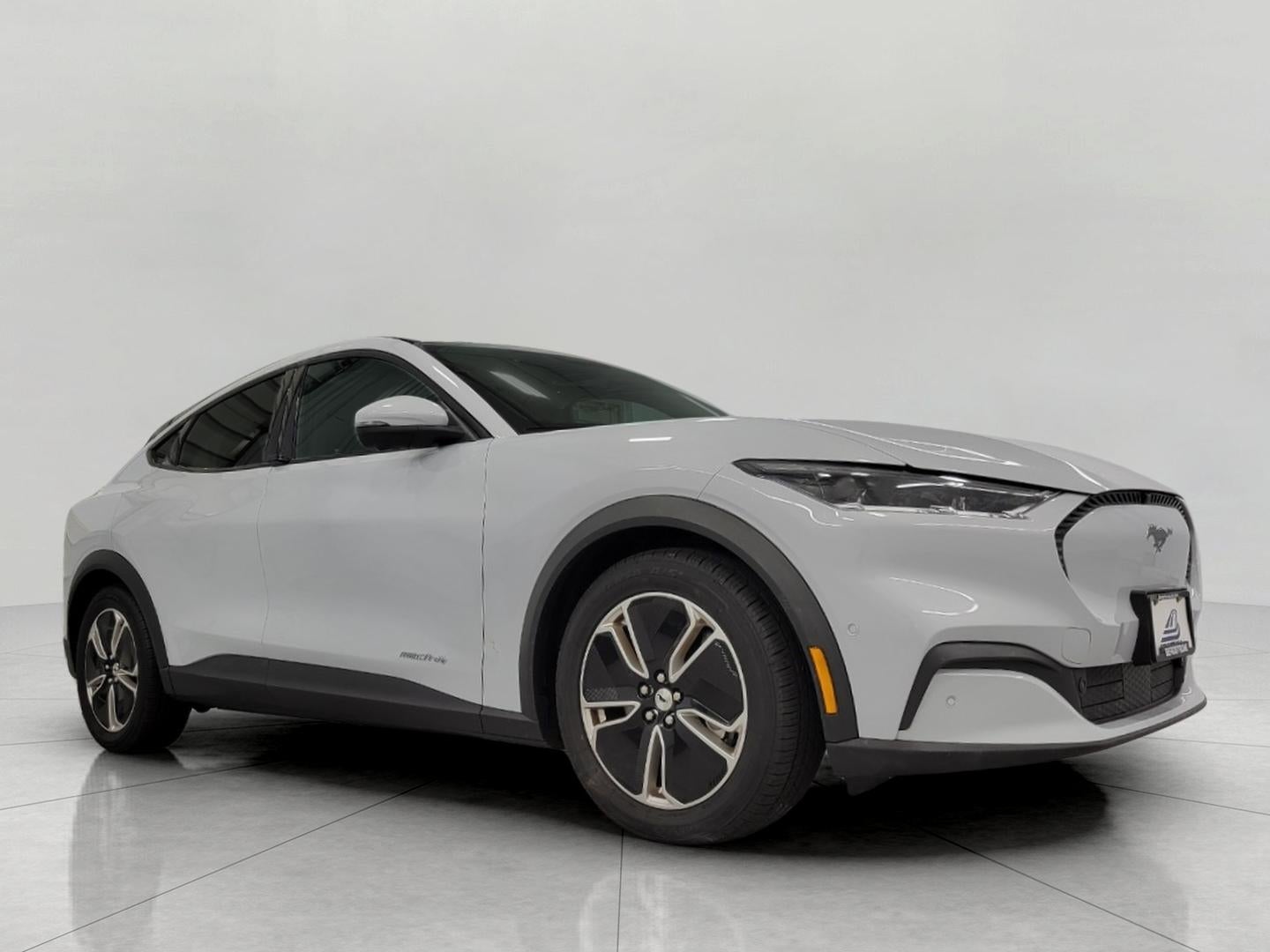 2022 Ford Mustang-Mach-e Select's photo