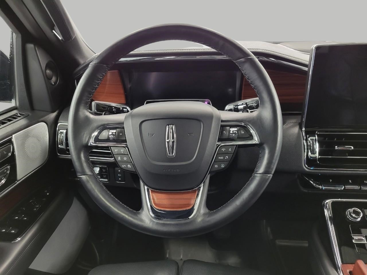 2024 Lincoln Navigator L RESERVE 4X4 ** LUXERY PACKAGE ** MONOCHROMATIC PACKAGE ** PANROAMIC SUNROOF **