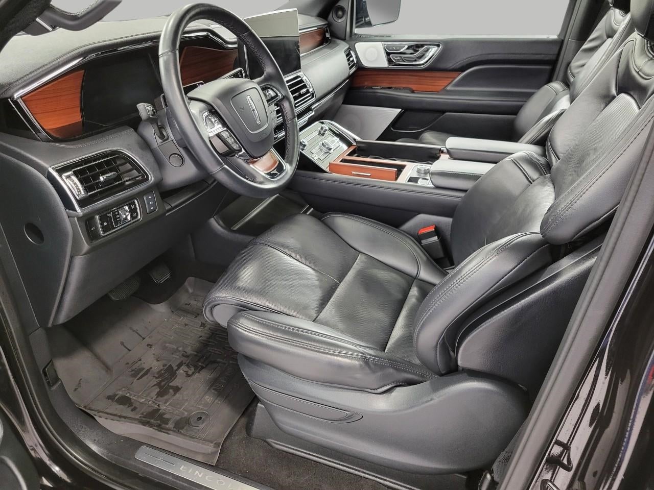 2024 Lincoln Navigator L RESERVE 4X4 ** LUXERY PACKAGE ** MONOCHROMATIC PACKAGE ** PANROAMIC SUNROOF **