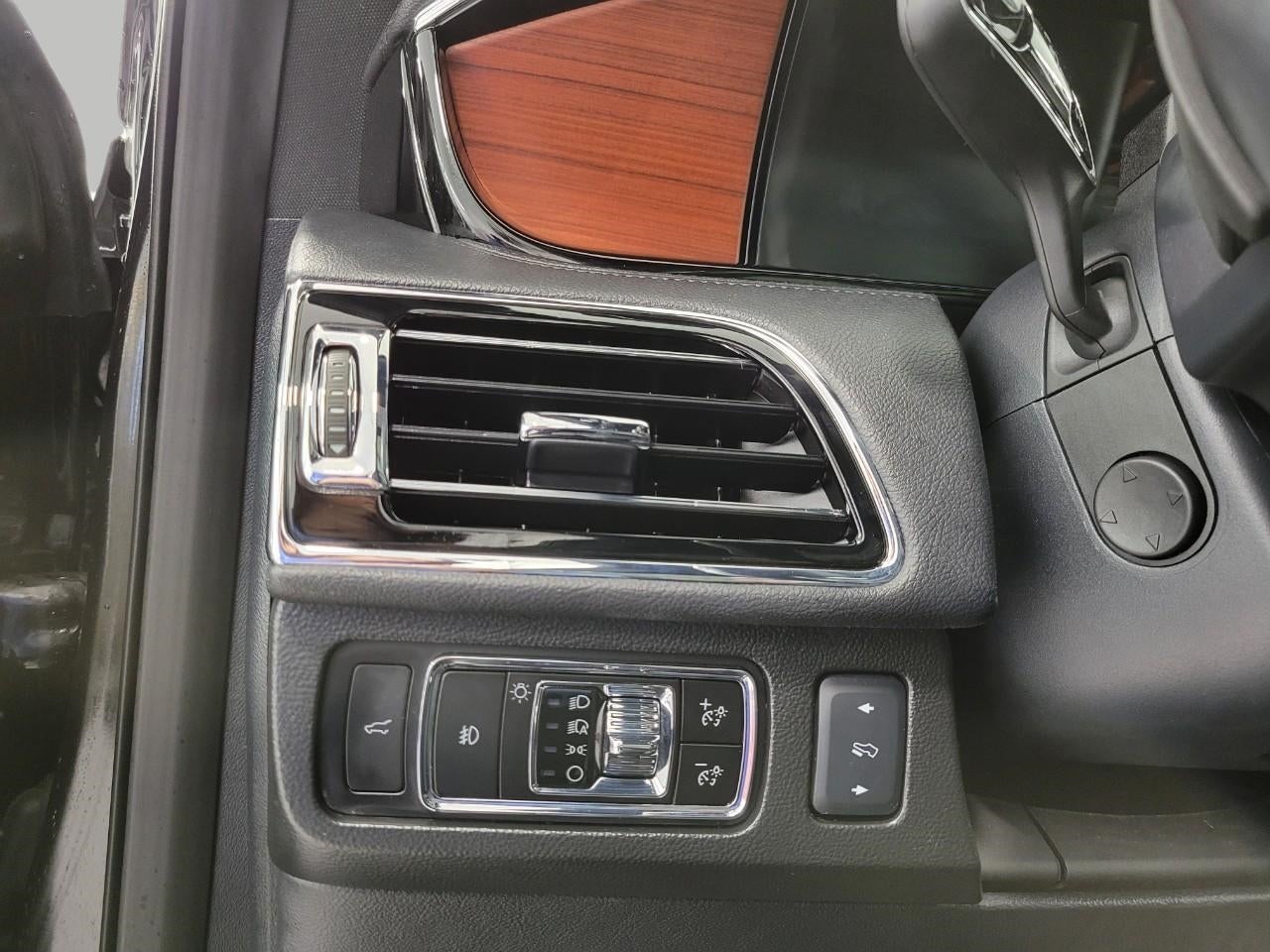 2024 Lincoln Navigator L RESERVE 4X4 ** LUXERY PACKAGE ** MONOCHROMATIC PACKAGE ** PANROAMIC SUNROOF **