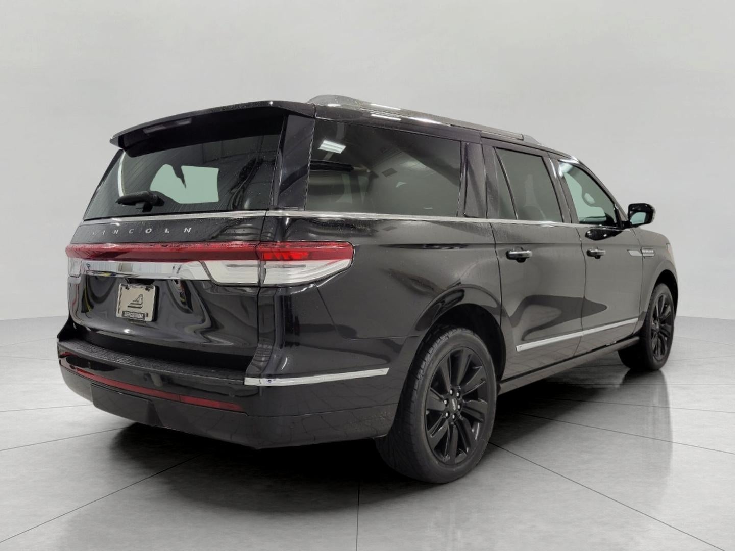 2024 Lincoln Navigator L RESERVE 4X4 ** LUXERY PACKAGE ** MONOCHROMATIC PACKAGE ** PANROAMIC SUNROOF **