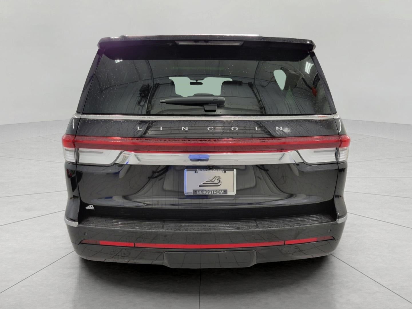 2024 Lincoln Navigator L RESERVE 4X4 ** LUXERY PACKAGE ** MONOCHROMATIC PACKAGE ** PANROAMIC SUNROOF **