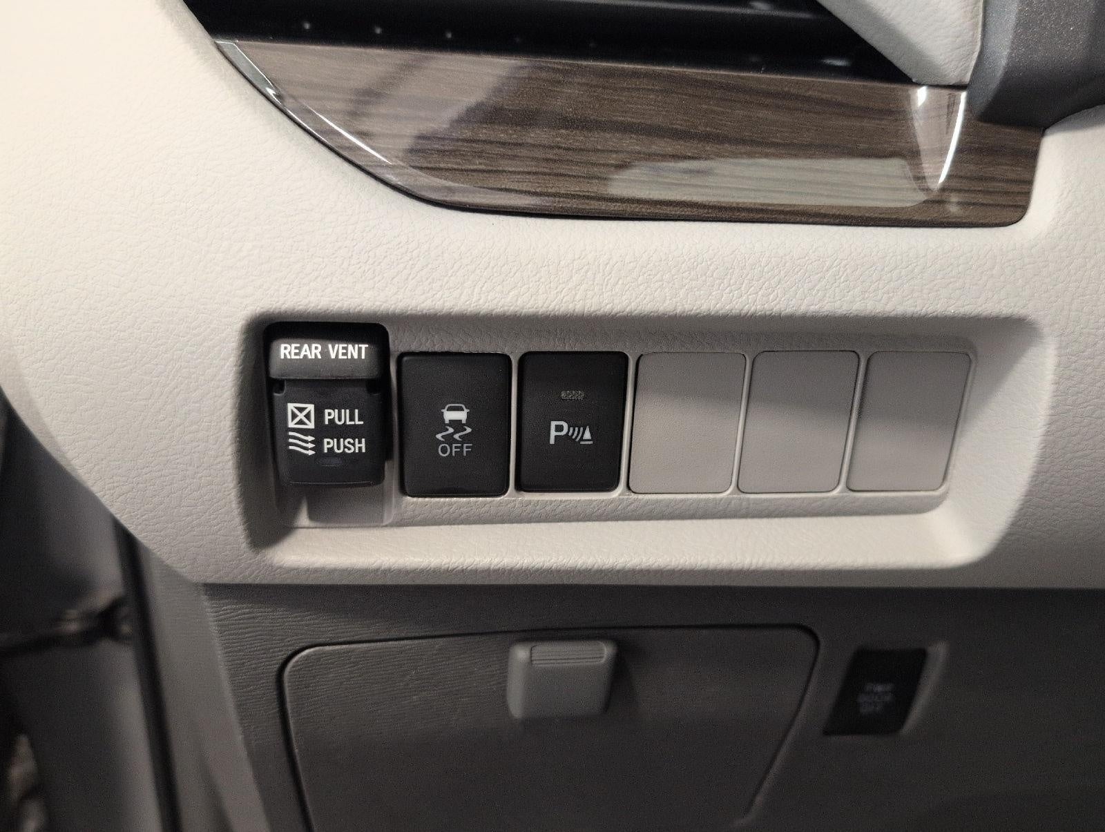 2018 Toyota Sienna XLE FWD 8-Passenger