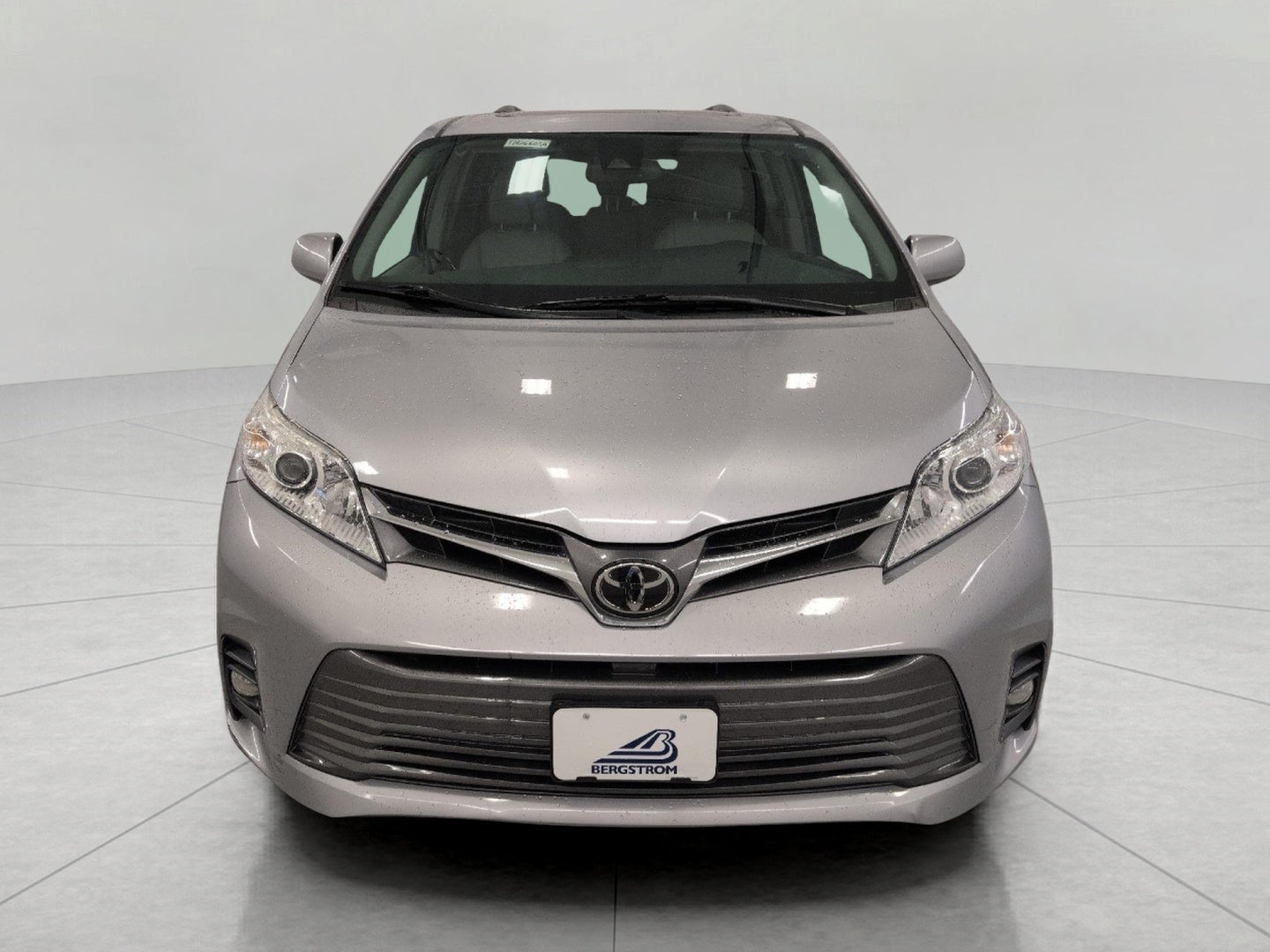 2018 Toyota Sienna XLE FWD 8-Passenger