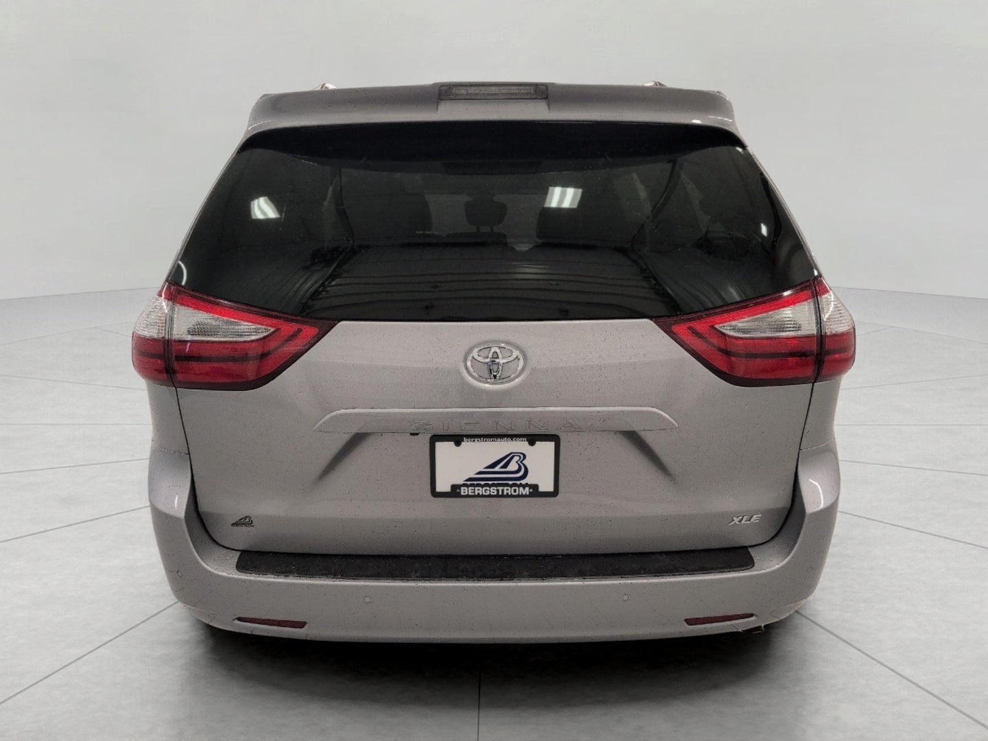 2018 Toyota Sienna XLE FWD 8-Passenger