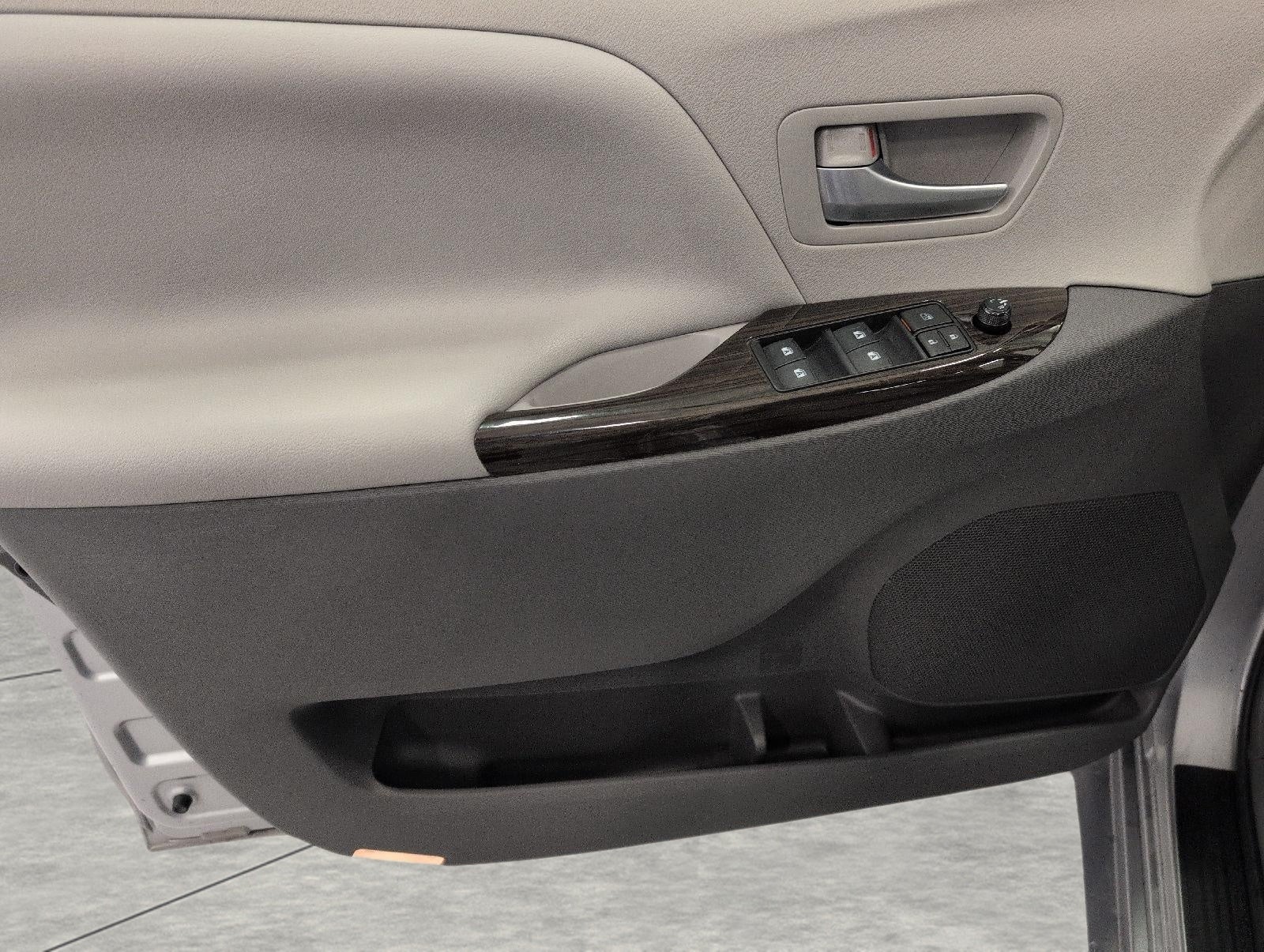 2018 Toyota Sienna XLE FWD 8-Passenger