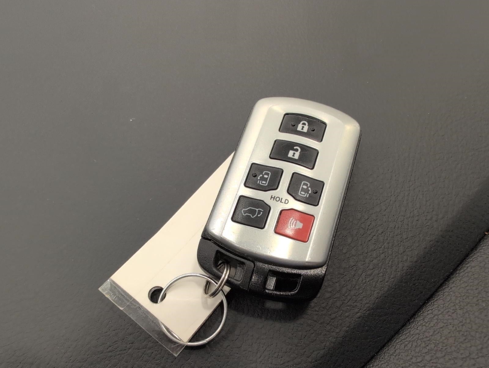 2018 Toyota Sienna XLE FWD 8-Passenger