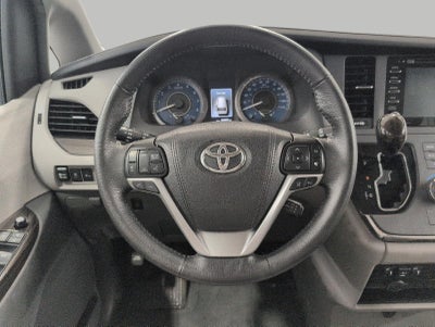 2018 Toyota Sienna XLE FWD 8-Passenger