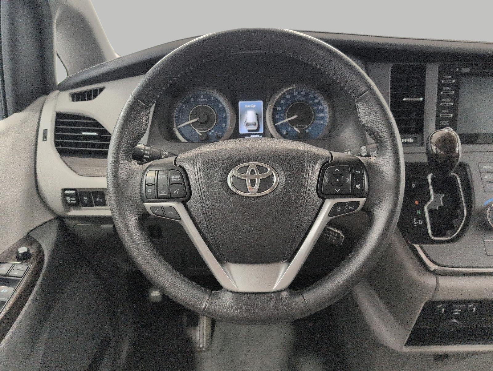 2018 Toyota Sienna XLE FWD 8-Passenger