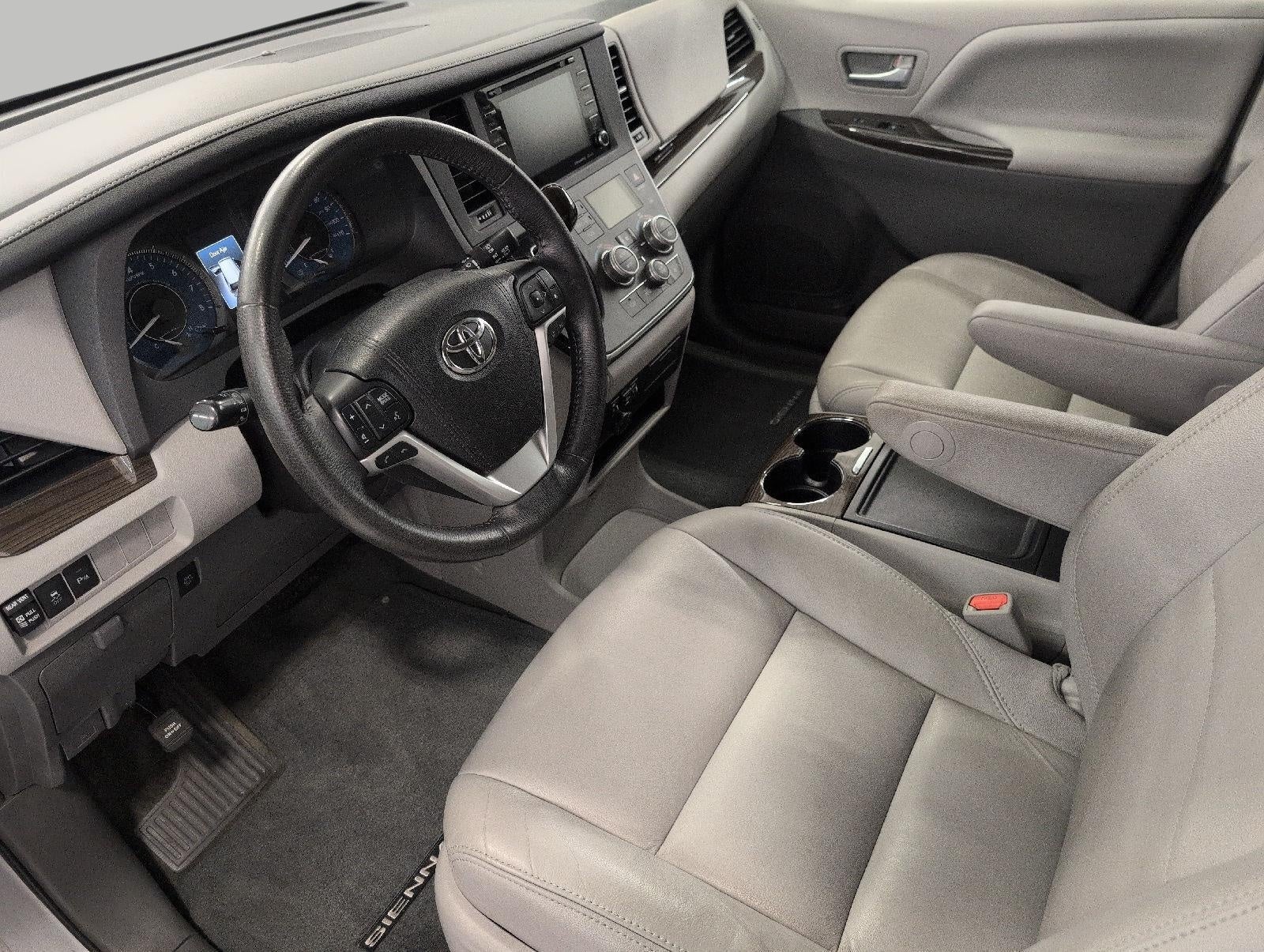 2018 Toyota Sienna XLE FWD 8-Passenger