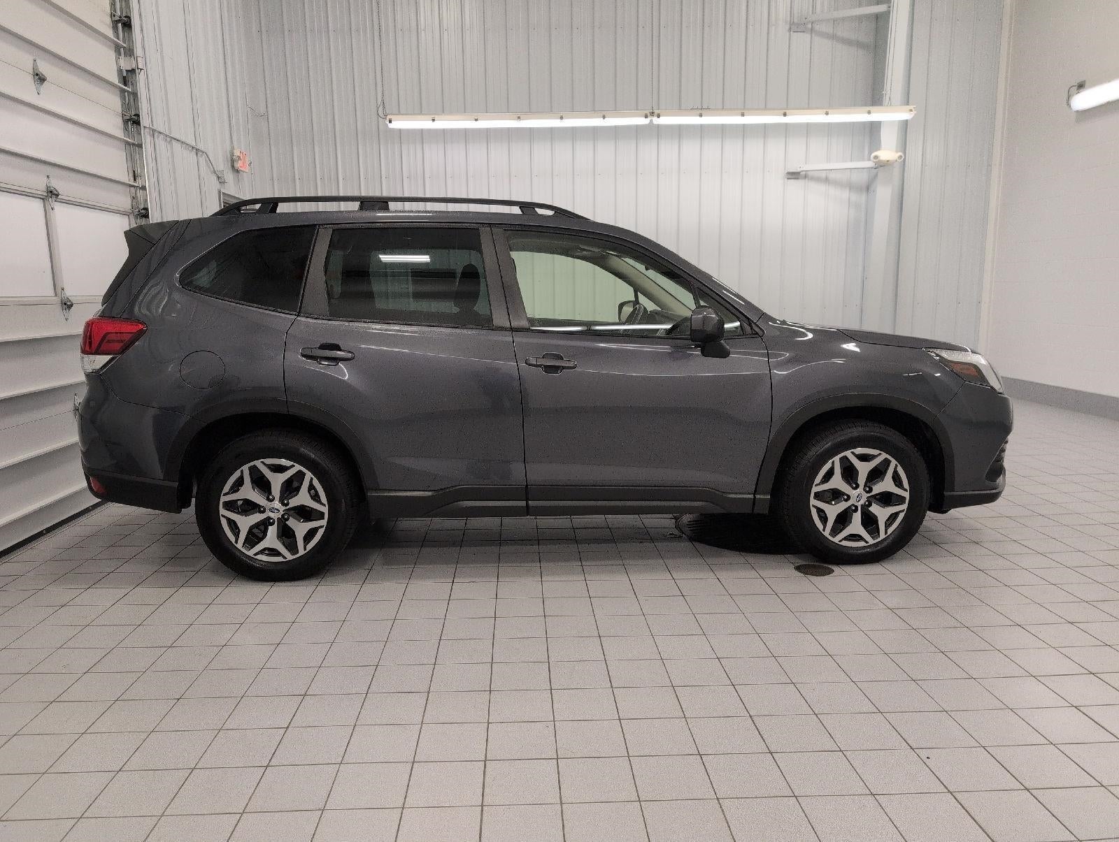 2023 Subaru Forester Premium CVT