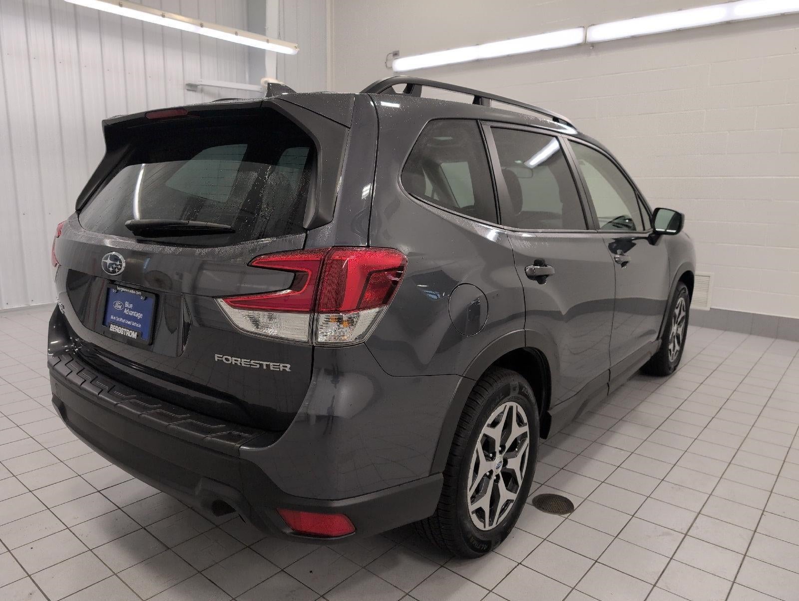 2023 Subaru Forester Premium CVT