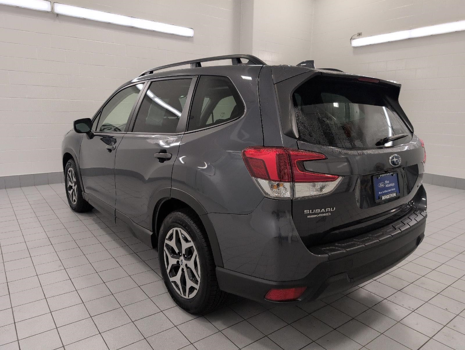 2023 Subaru Forester Premium CVT
