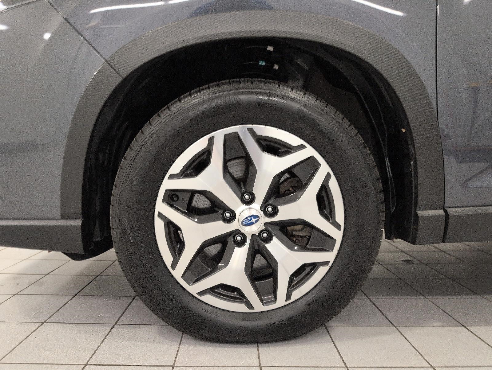 2023 Subaru Forester Premium CVT