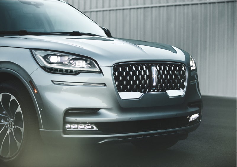 The available adaptive pixel LED headlamps of the 2023 Lincoln Aviator® SUV activated | Bergstrom Lincoln of Neenah in Neenah WI