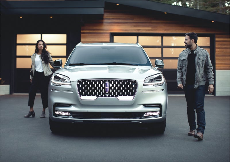 The sparkling grille of the 2023 Lincoln Aviator® Grand Touring model | Bergstrom Lincoln of Neenah in Neenah WI
