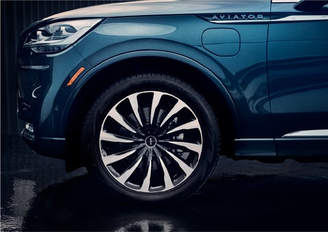 The 2023 Lincoln Aviator® Black Label Grand Touring model with unique 12-spoke wheel