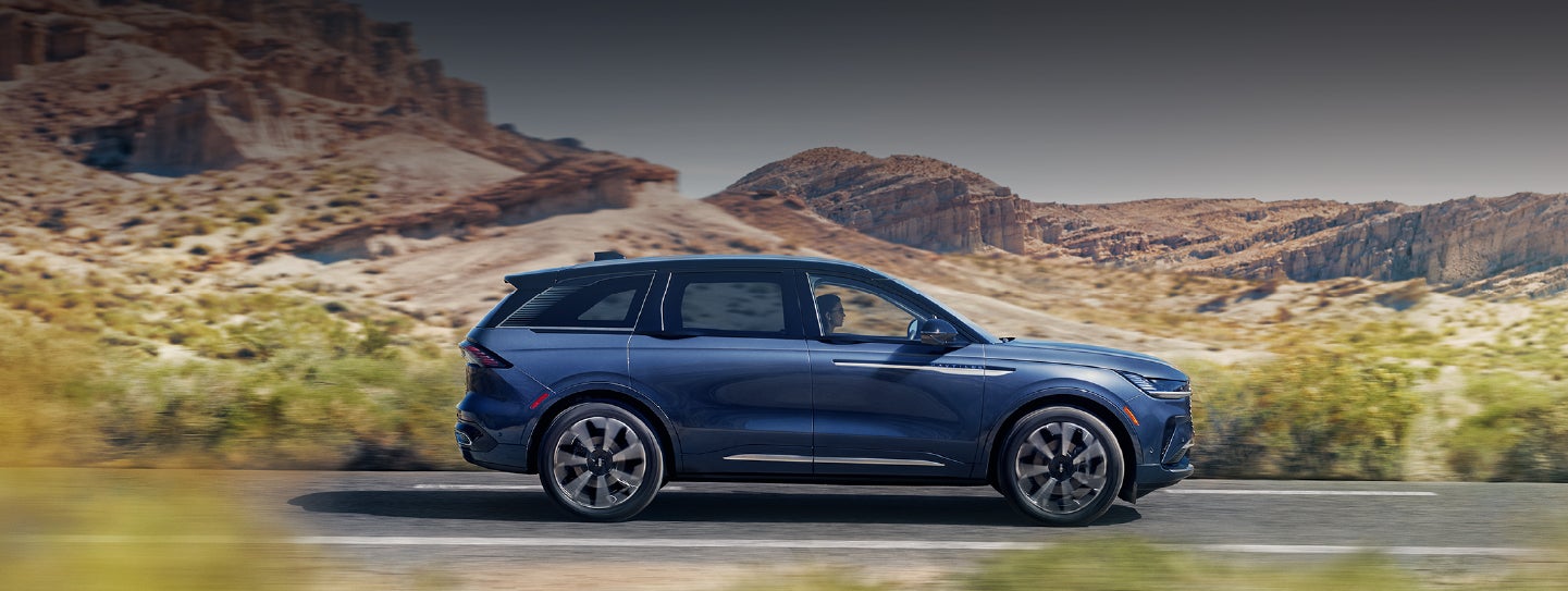 A 2024 Lincoln Nautilus® SUV is being driven in a desert setting. | Bergstrom Lincoln of Neenah in Neenah WI