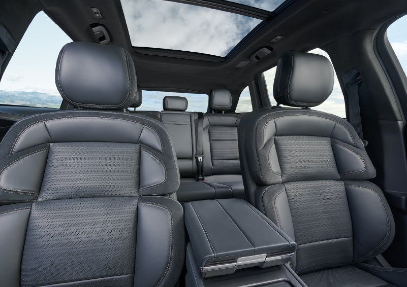 The spacious second row and available panoramic Vista Roof® is shown. | Bergstrom Lincoln of Neenah in Neenah WI
