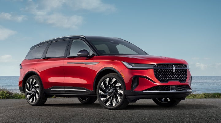 A 2025 Lincoln Nautilus® Reserve model is shown with the stylish available Jet Appearance Package. | Bergstrom Lincoln of Neenah in Neenah WI