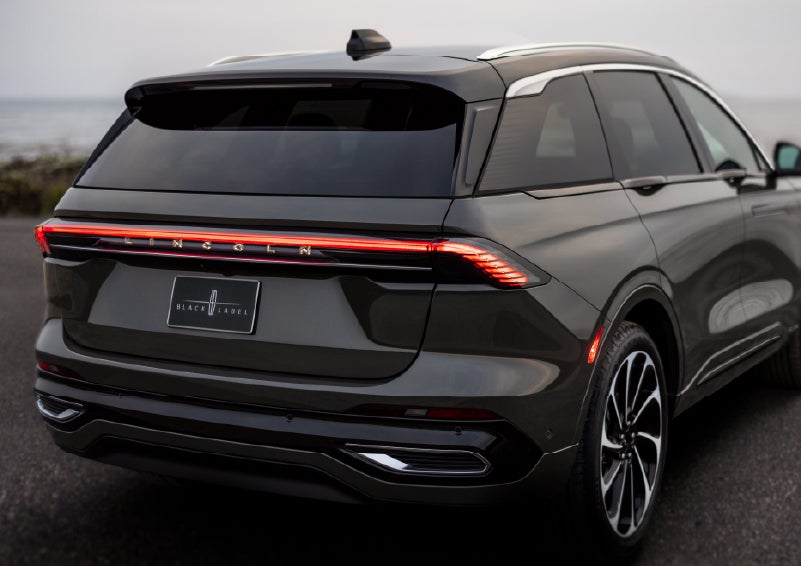 The rear of a 2025 Lincoln Black Label Nautilus® SUV displays full LED rear lighting. | Bergstrom Lincoln of Neenah in Neenah WI