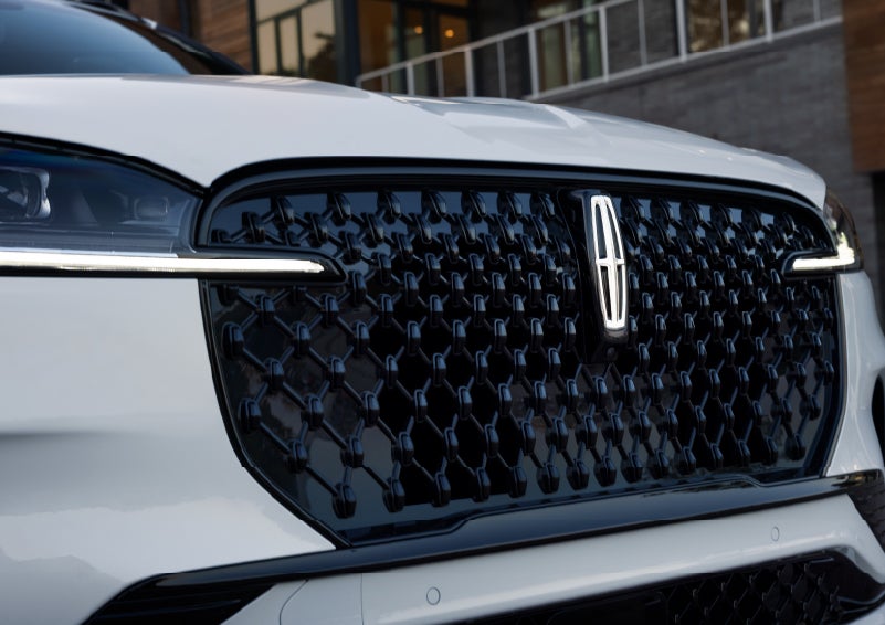 The front grille of a 2026 Lincoln Aviator® SUV is shown. | Bergstrom Lincoln of Neenah in Neenah WI
