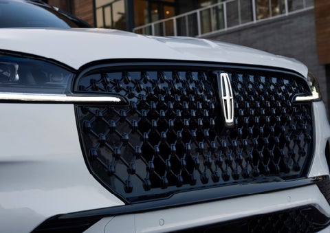 The front grille of a 2026 Lincoln Aviator® SUV is shown. | Bergstrom Lincoln of Neenah in Neenah WI