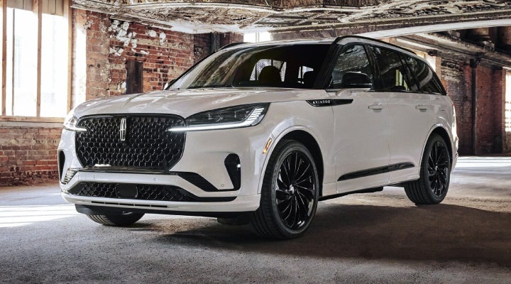 A 2026 Lincoln Aviator® SUV is shown with the available Jet Appearance Package. | Bergstrom Lincoln of Neenah in Neenah WI