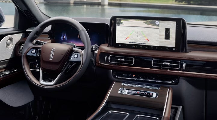 The backup camera of the 2027 Lincoln Aviator® SUV is displayed on screen. | Bergstrom Lincoln of Neenah in Neenah WI